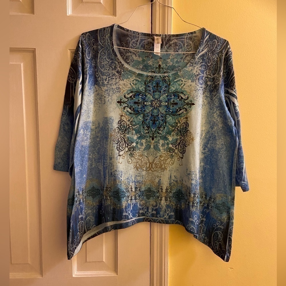 𝅺endless Designs Size Large Blue Top